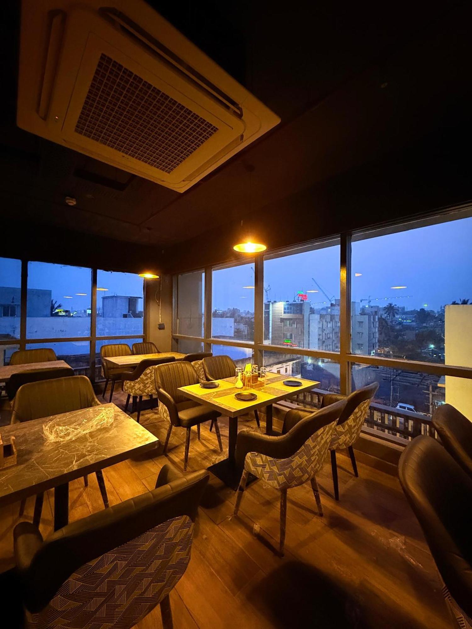 Hotel Orange Bhubaneswar Extérieur photo